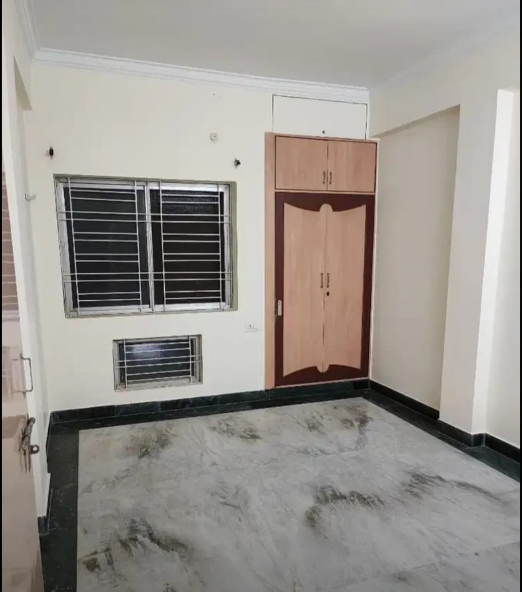 3 BHK semi furnished flat university road govindpuri Chauraha Gwalior