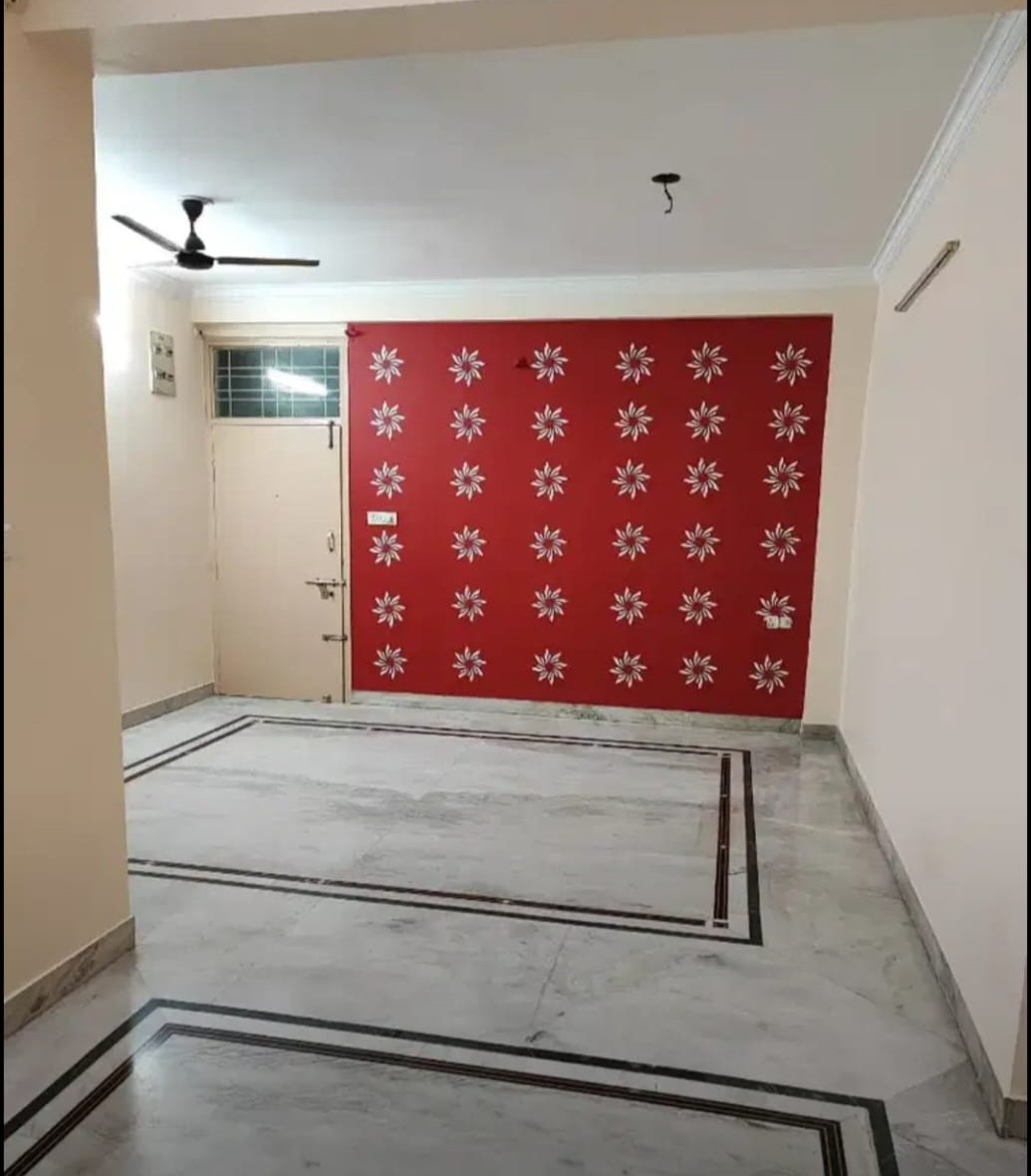 3 BHK semi furnished flat university road govindpuri Chauraha Gwalior