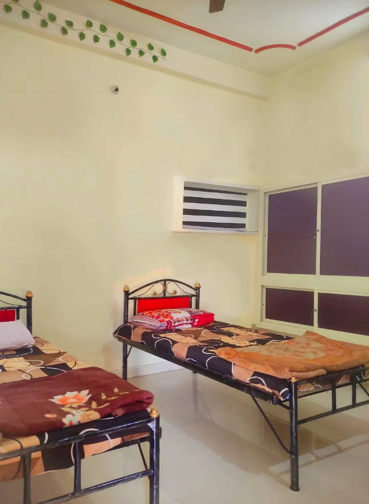 Boys Hostel PG with Double Sharing in Gwalior | MM57