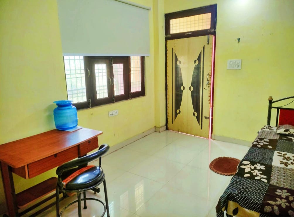 Single Room Boys' PG Hostel with All Facilities in Gwalior | MM58