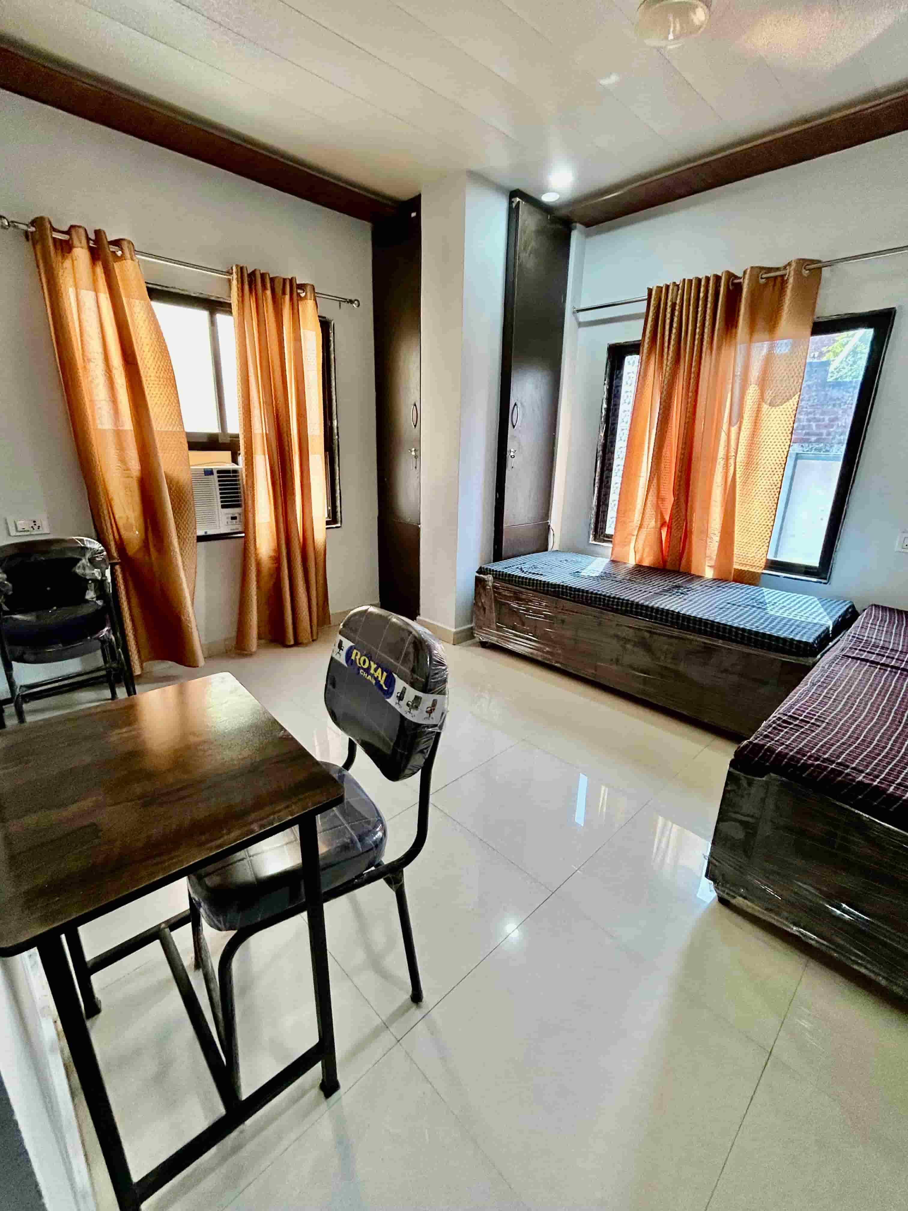 Comfortable 2 Seater AC Room in Girl's Hostel in Phool Bagh | Gwalior | MM59